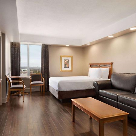 Royal Hotel Calgary, Trademark Collection By Wyndham Exteriör bild