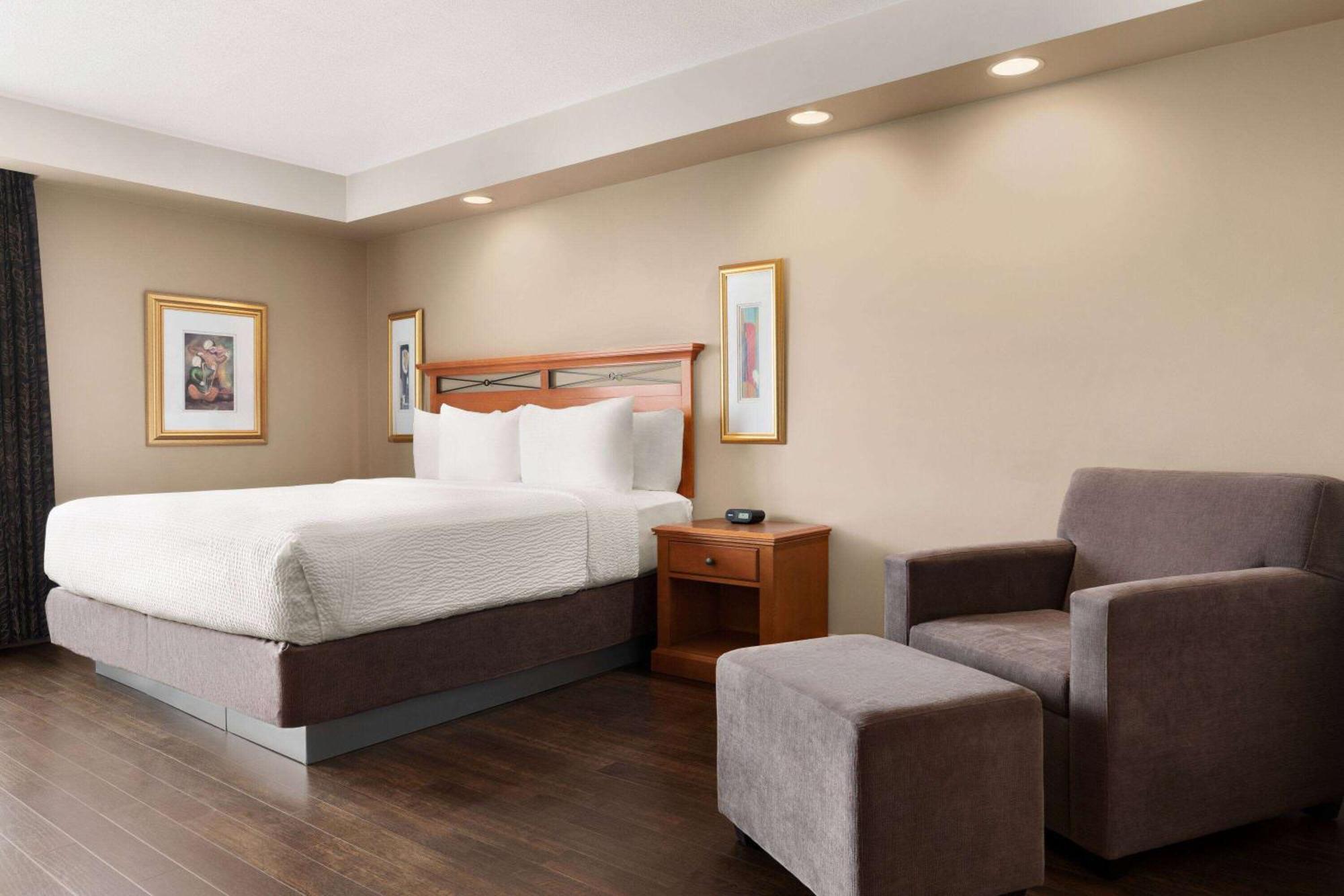 Royal Hotel Calgary, Trademark Collection By Wyndham Exteriör bild