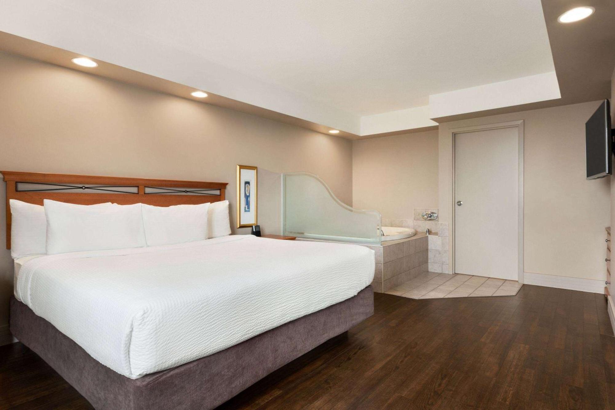 Royal Hotel Calgary, Trademark Collection By Wyndham Exteriör bild