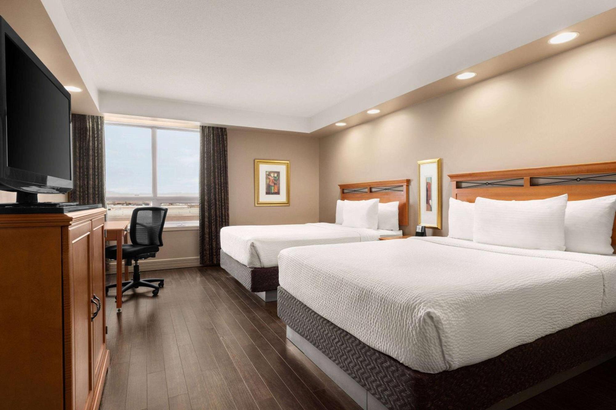 Royal Hotel Calgary, Trademark Collection By Wyndham Exteriör bild